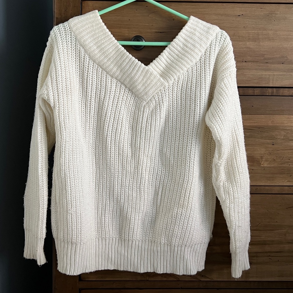 3/25$💓 Cozy White Off the Shoulder Knit